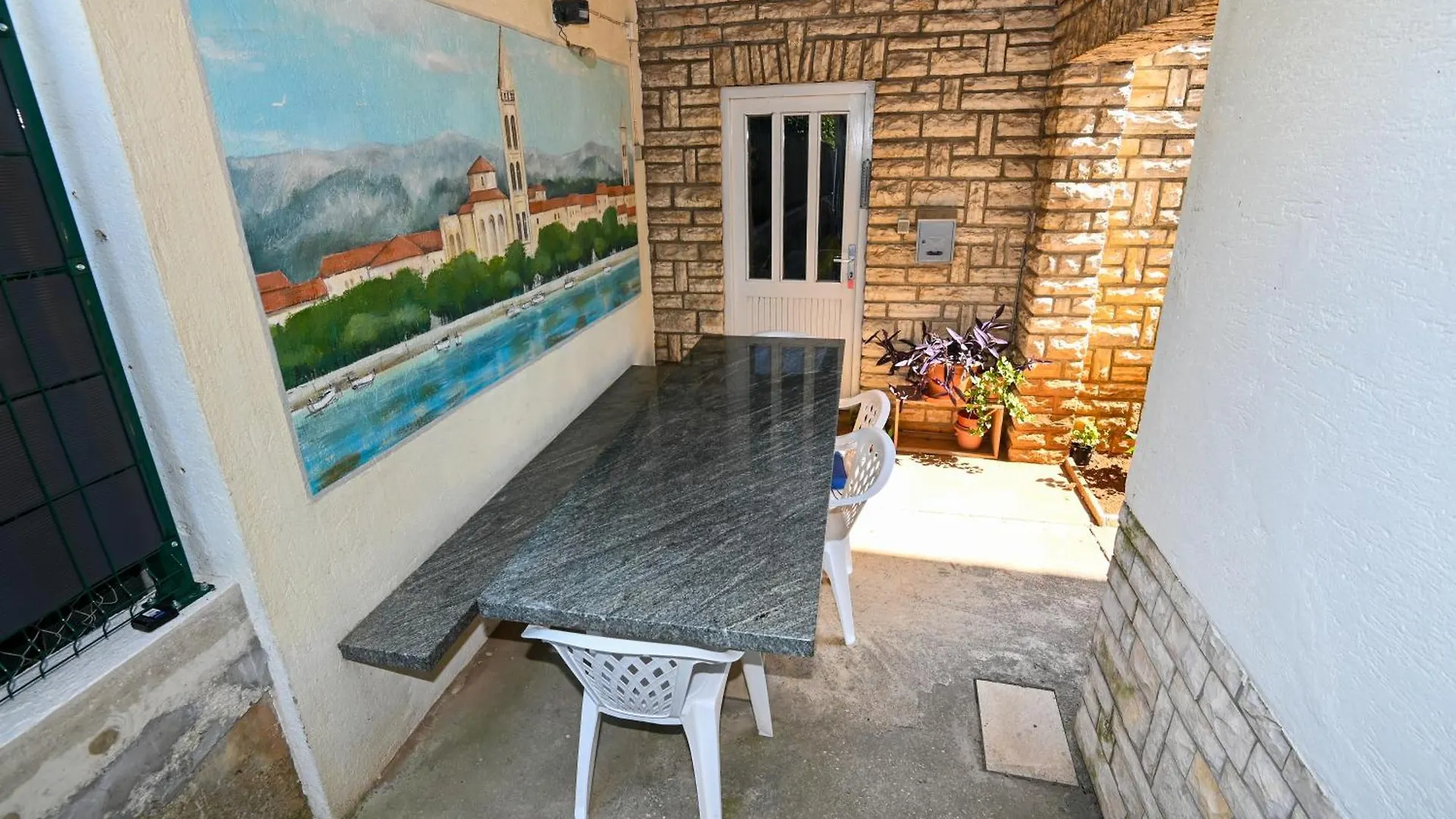Гостевой дом Light Apartment - With Air Conditioning Задар