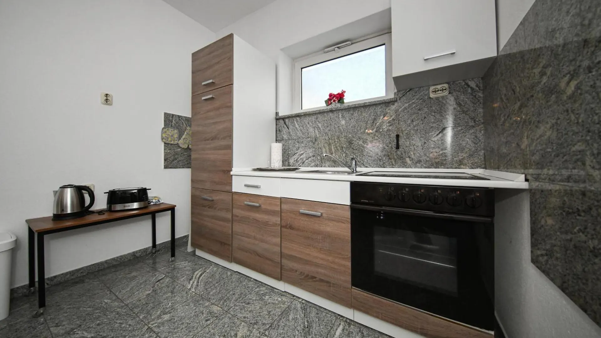 Light Apartment - With Air Conditioning Задар
